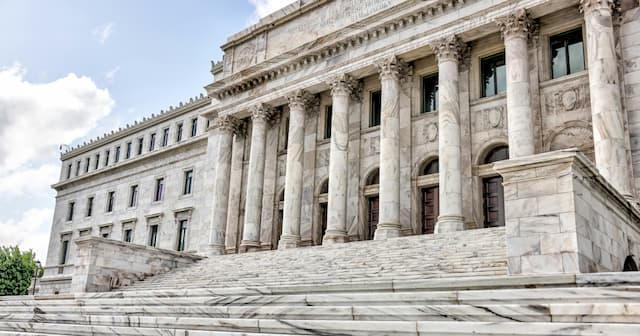 Trump Strips 'Renewable' Label from Key U.S. Energy Lab, Sparking Debate