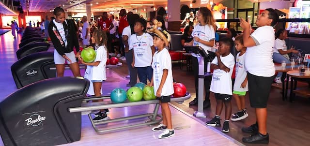 Boca Helping Hands Hosts Bowling for Bread to Feed Kids