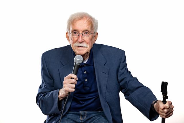 Comedy Legend Andy Huggins Brings Sharp One-Liners to Boca Raton