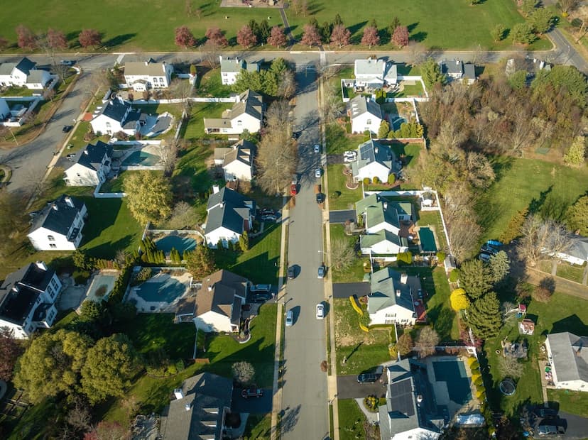 Northern NJ Market Splits: Maplewood Booms, Livingston Cools