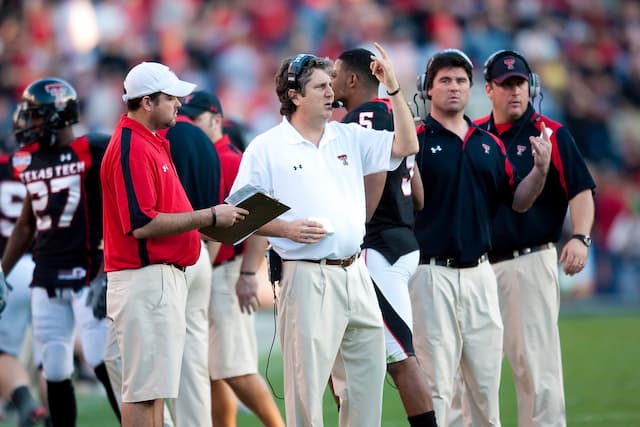 Mike Leach Honored with Heart of Champion Award Posthumously