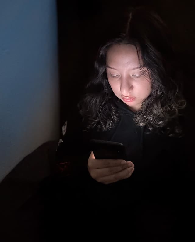 Night Owls Face Higher Heart Risks, Especially Women, Study Finds