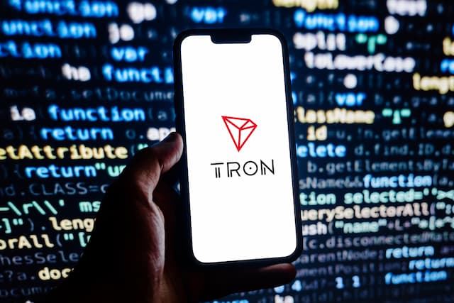 Top Altcoins Tron and Stellar Navigating Downtrend Amid Emerging DeFi Opportunities