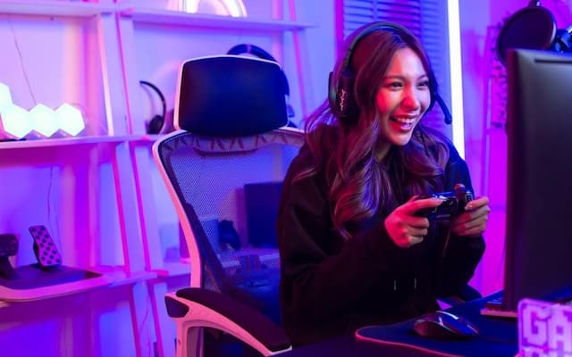 Bridging the College Distance: How Discord Keeps Friends Close