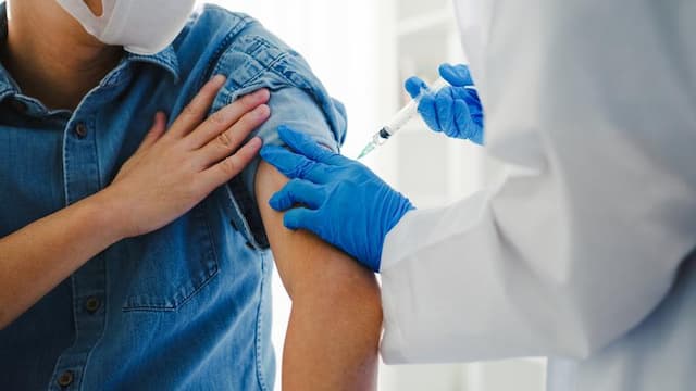 Flu Season Precautions: Expert Advice on Vaccination and Prevention