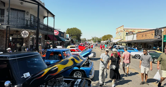Hill Country Mile Rod Run Revs Up Boerne with Classic Car Celebration