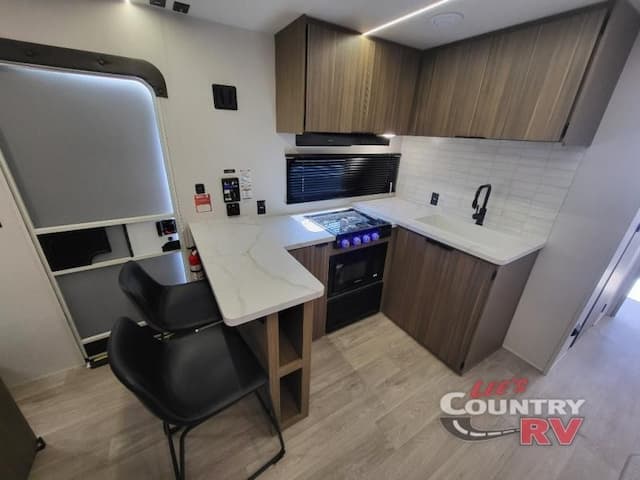 Lee’s Country RV Expands Towable RV Inventory in Batesville