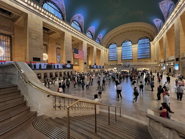 NYC Free Tour Launches Bilingual Daily Midtown Walking Route