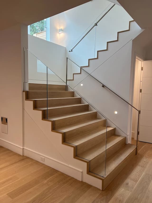 Glass Railings: The Modern Choice for Safety and Style in Luxury Design