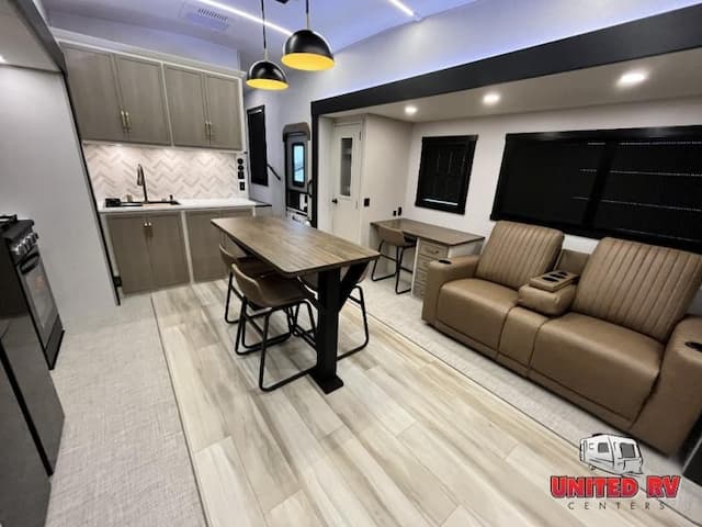 Parkland RV Center Adds New Travel Trailers and Fifth Wheels