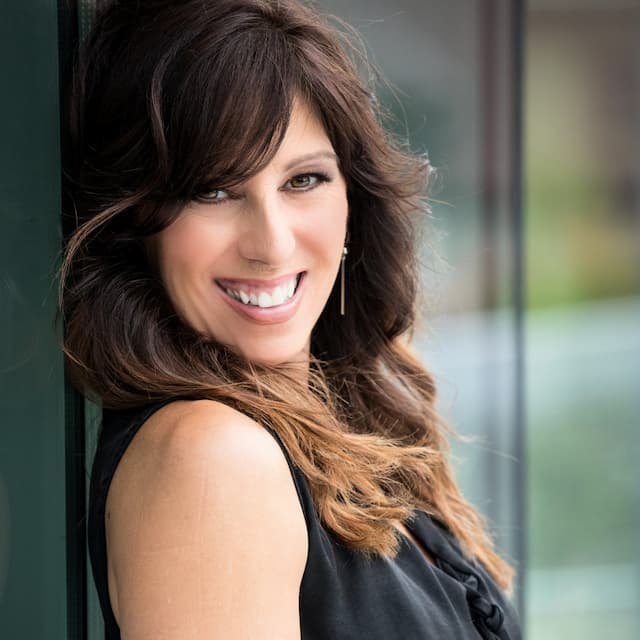 Columbus Photographer Hits 50 Five-Star Reviews with Confidence-Boosting Portraits