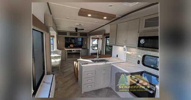 Tom Schaeffer's RV Adds Hurricane Motorhomes, Sprinter Fifth Wheels