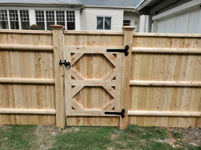 10 Privacy Fence Tips for Newburyport Homeowners This Summer