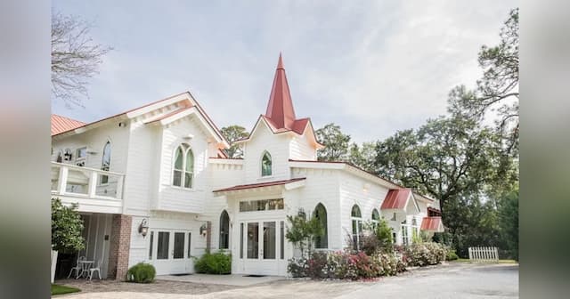 Tybee Island's Chapel by the Sea Offers All-in-One Wedding Venue for 220 Guests