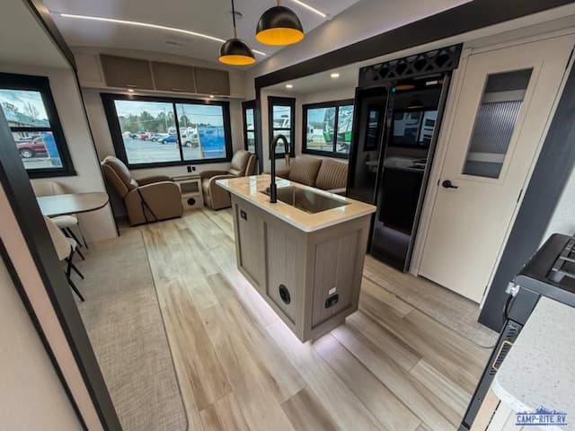 Camp-Rite RV Expands Towable RV Inventory with Coachmen Lite and Fifth Wheels