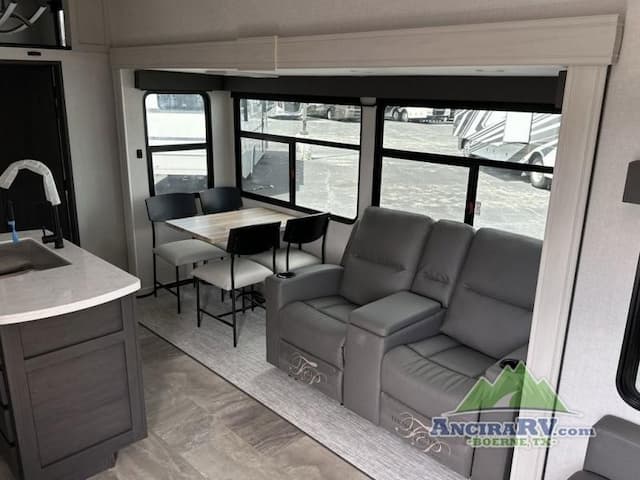 Ancira RV of Boerne Offers $10K Cash on Newmar Motor Homes