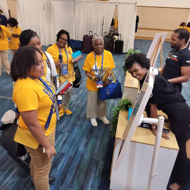 Purple Exhibits Builds AI Classroom for Amazon at Sigma Gamma Rho Convention