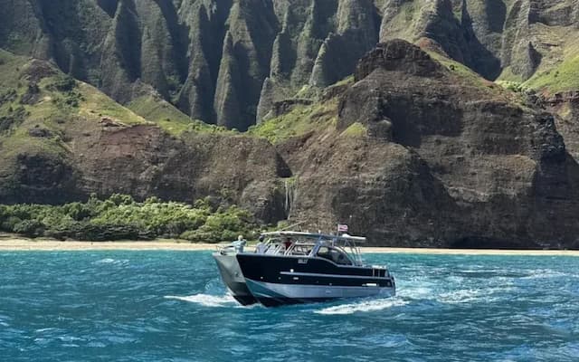 Summer Brings Calm Waters for Kauai's Na Pali Coast Tours
