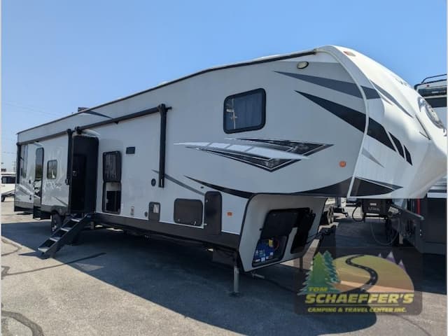 Tom Schaeffer's Expands with New Keystone Sprinter Fifth Wheels