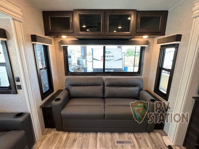 RV Station Bryan College Station Redefines RV Buying Experience in Texas with Mesa Ridge 5th Wheel and Jayco Eagle 370FB