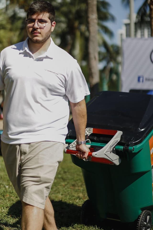 Handleflex: Revolutionizing Trash Management with Innovative Solutions