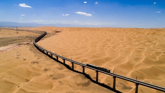 Great Tibet Tour Launches New Tourist Train to Explore Western China