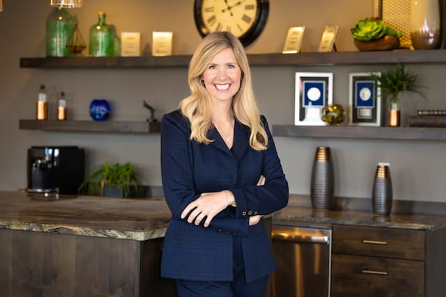 Julia M. Carlson Honored as Barron's 2024 Top Financial Advisor