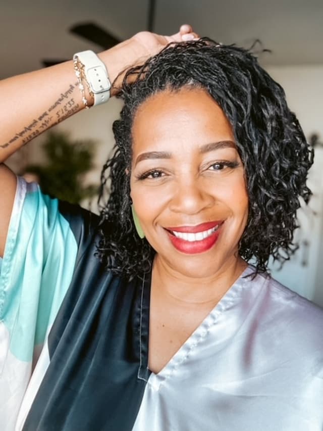 Seasoned Hairstylist Sheila Penn Joins Salon and Spa Galleria Oakmont Blvd
