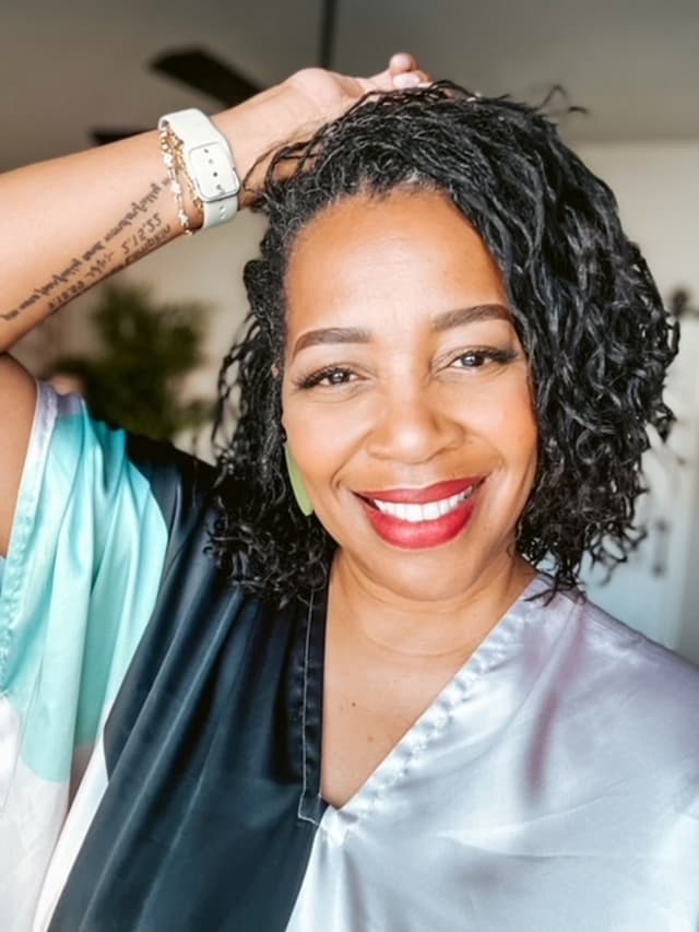 Seasoned Hairstylist Sheila Penn Joins Salon and Spa Galleria Oakmont Blvd