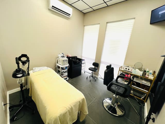 Hill Country Salon Suites Welcomes Pooja Beauty: Offering Threading, Facials, Waxing, and Lashes