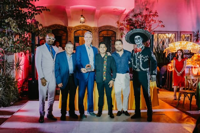 Dr. Ken Anderson Honored with Distinguished Faculty Award at LAHRC