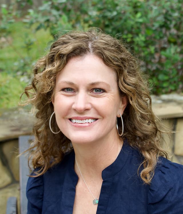 Retired Veterinarian Jen Cole Releases New Book Series 'Rooster and Squid'