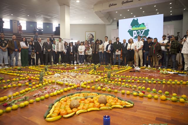 Colombian Government Signs Historic Peace Commitment with Local Insurgency Group