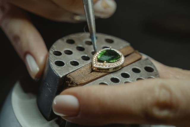 Rottermond Jewelers Offers Skilled In-House Custom Design and Repair Services