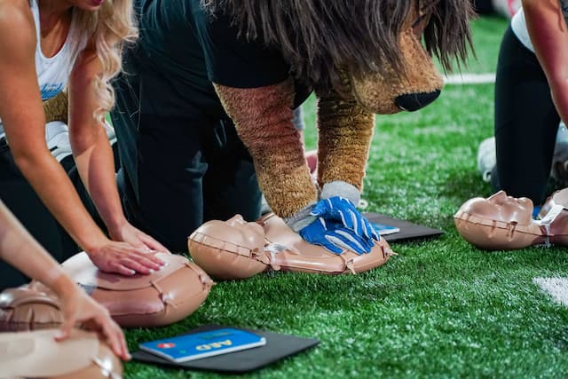 Detroit Lions and American Heart Association Host Lifesaving CPR Training Event at Ford Field